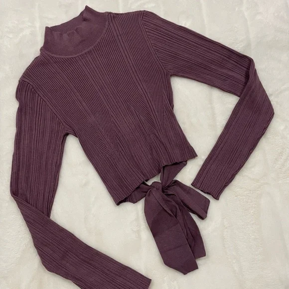 Open Back TurtleNeck - Picture 7 of 10